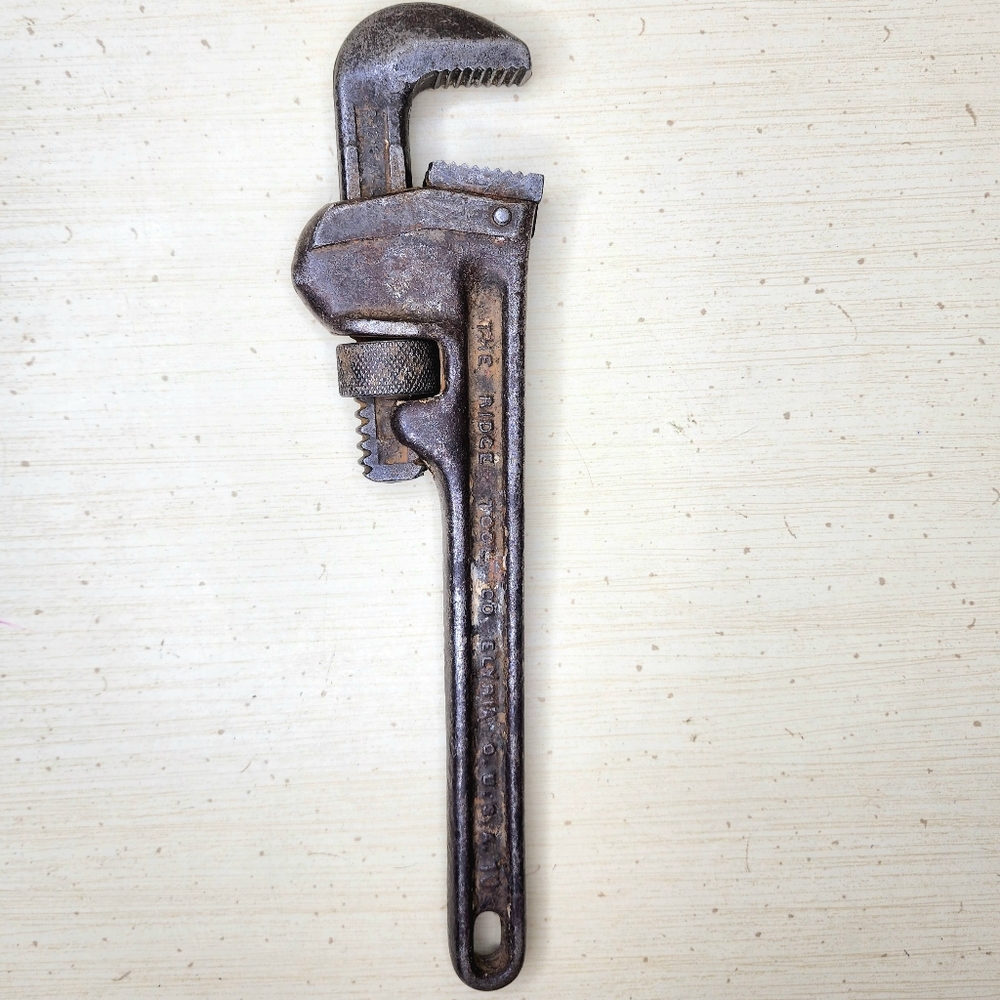 Vintage THE RIDGID TOOL CO. 10" Pipe Wrench Made In Elyria Ohio USA